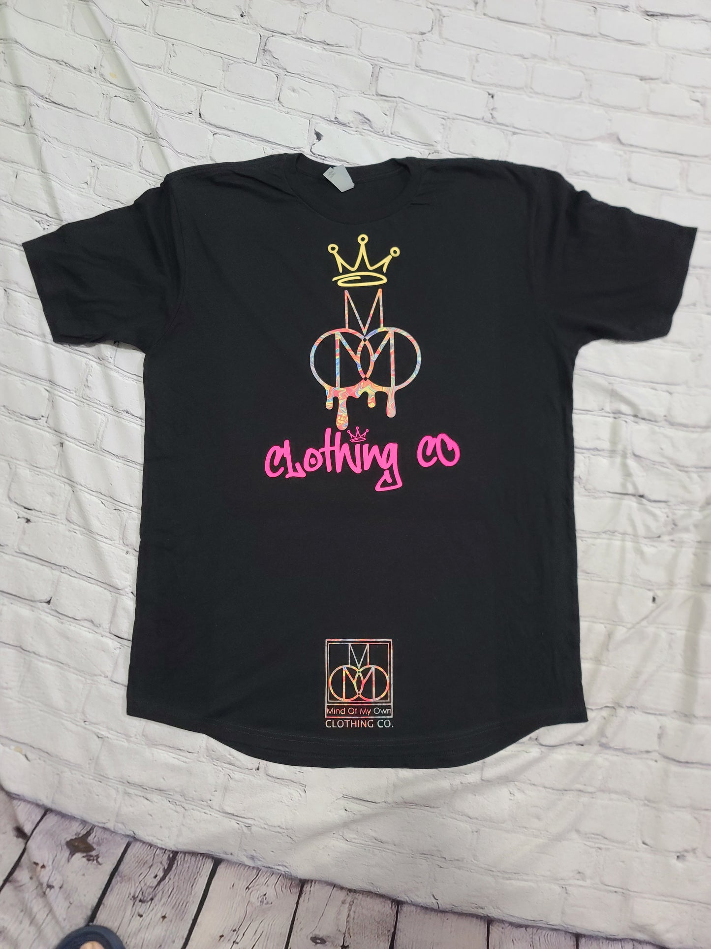 Momo Crown Graffiti Black