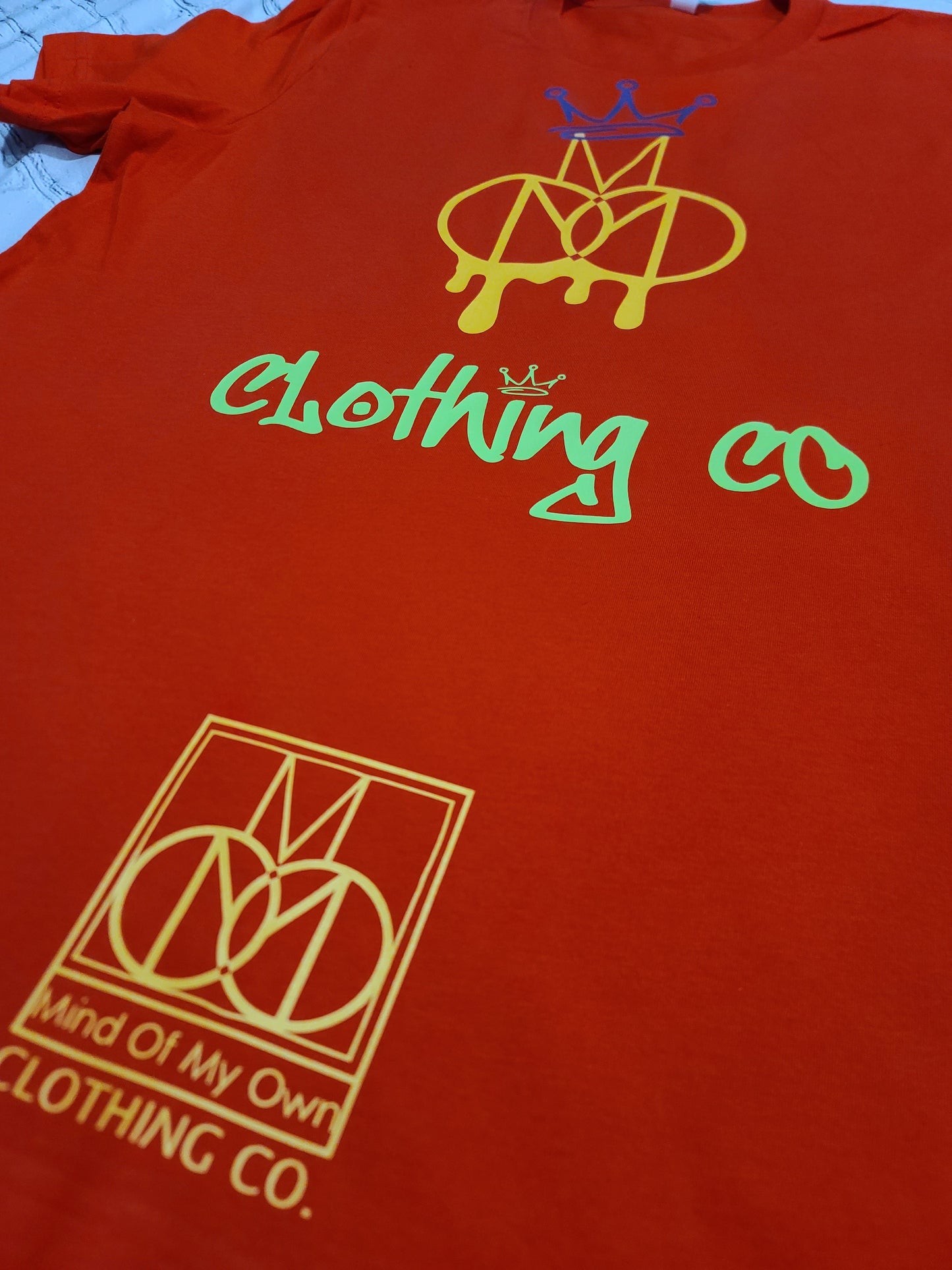 Momo Crown Graffiti Red